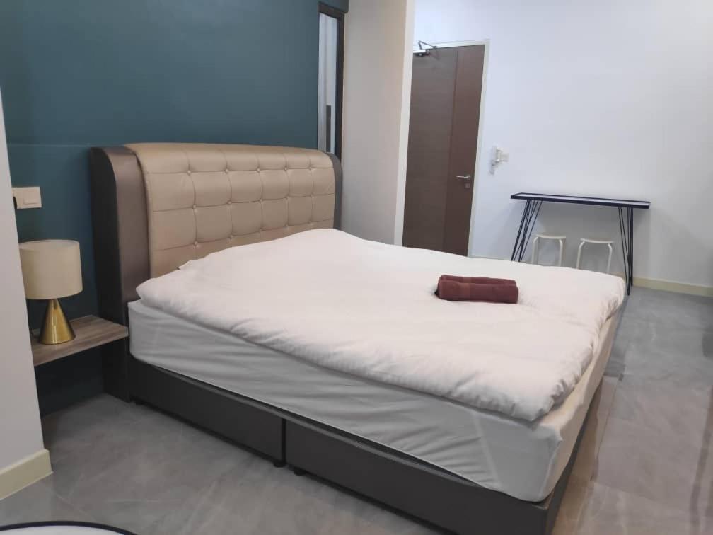 Imperio With Wifi And Poolseaview Apartment