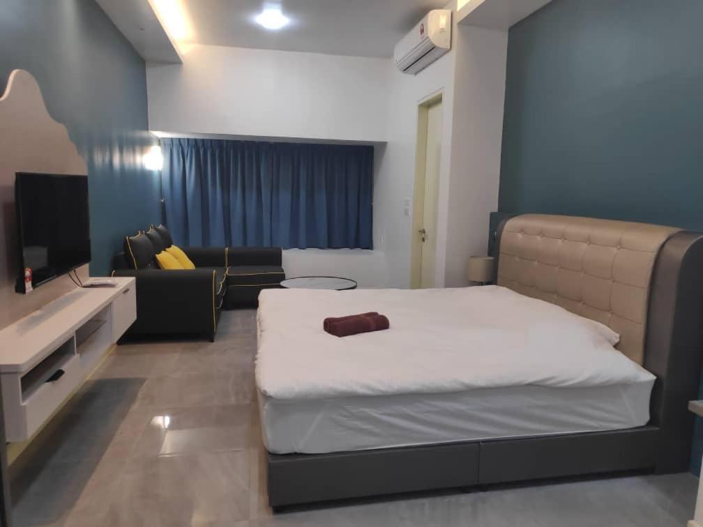Imperio With Wifi And Poolseaview Apartment
